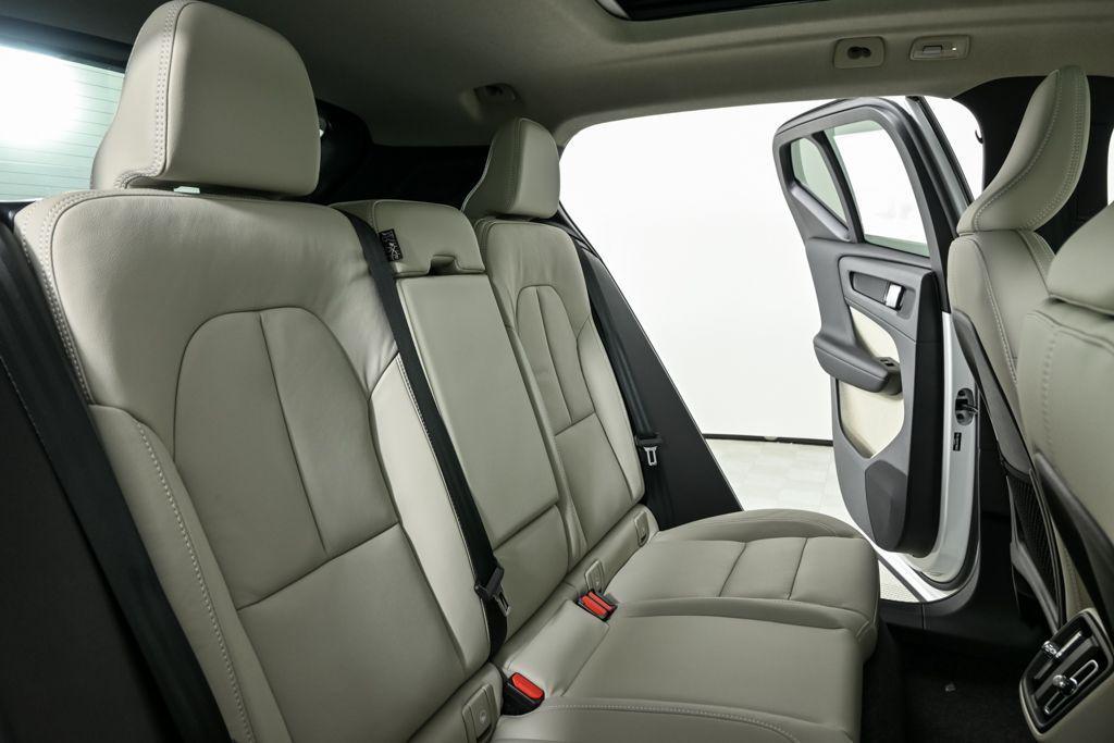 new 2026 Volvo XC40 car