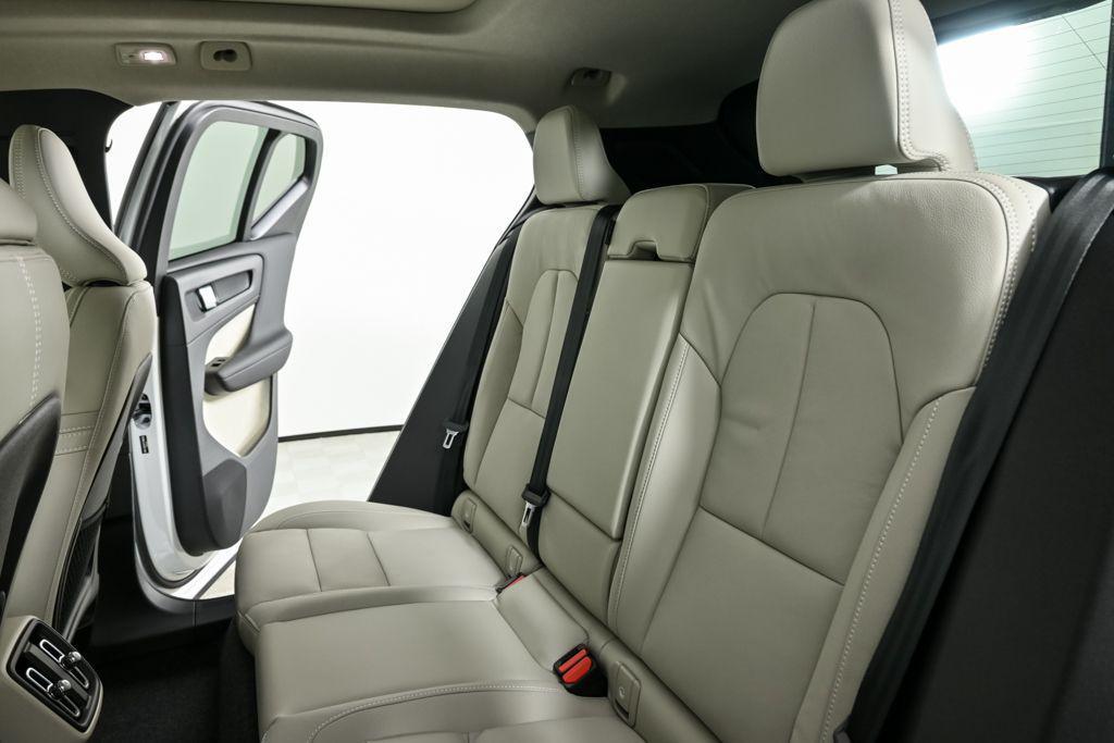 new 2026 Volvo XC40 car