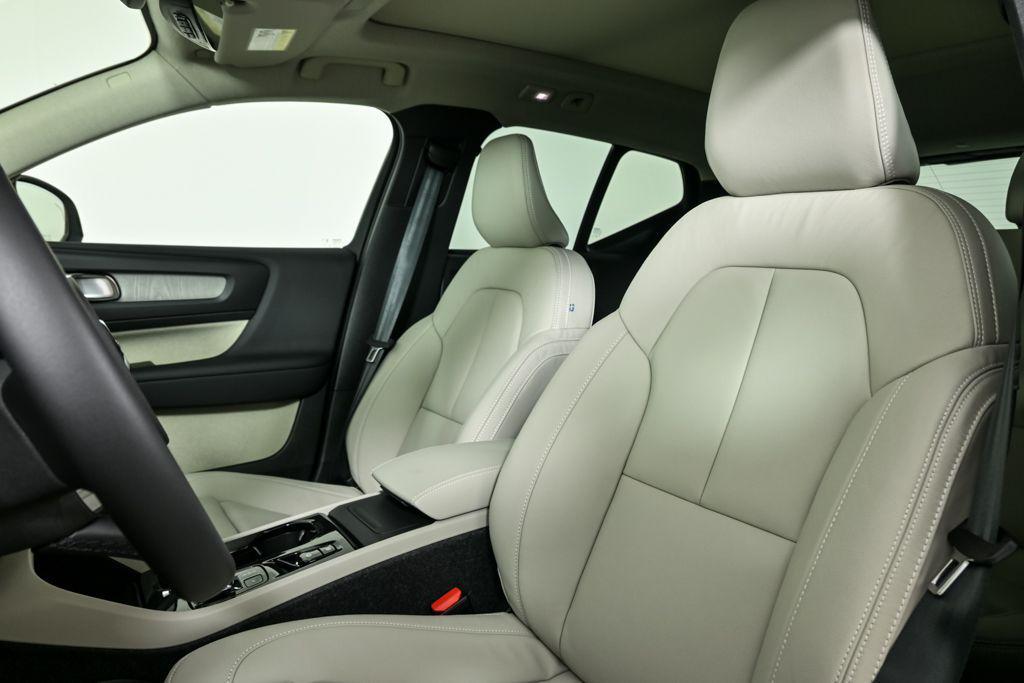 new 2026 Volvo XC40 car