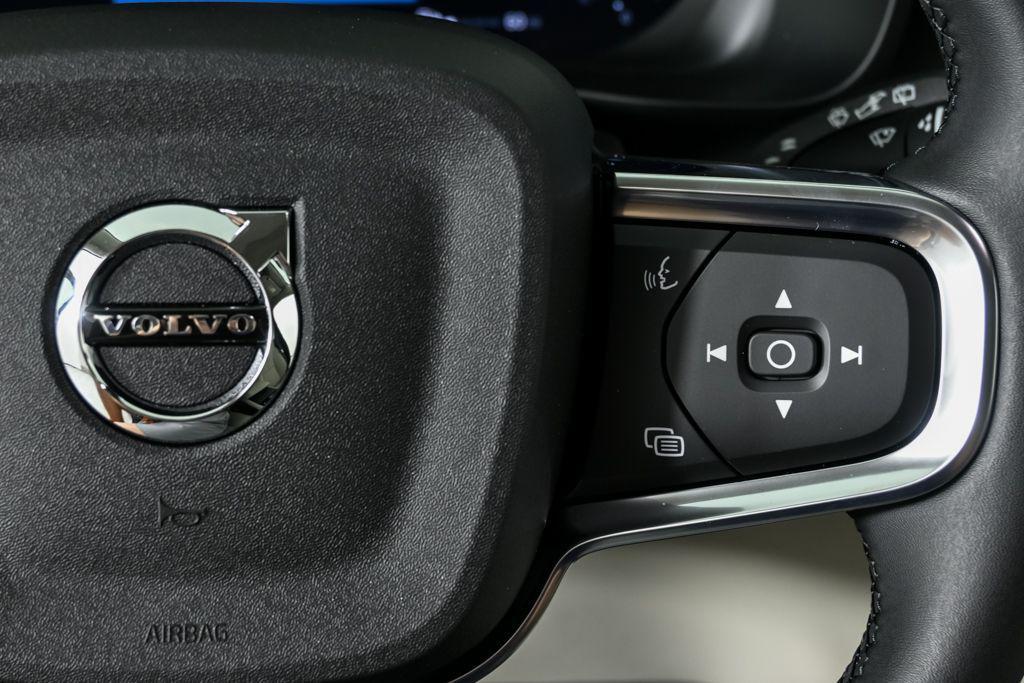 new 2026 Volvo XC40 car