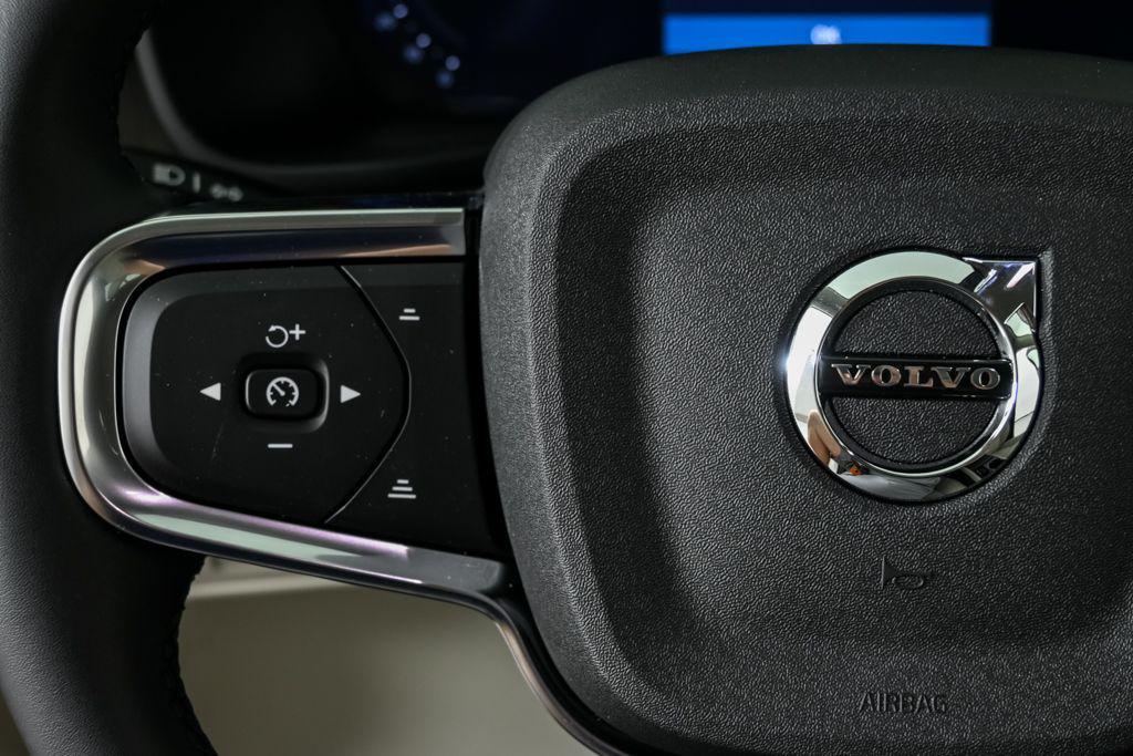 new 2026 Volvo XC40 car