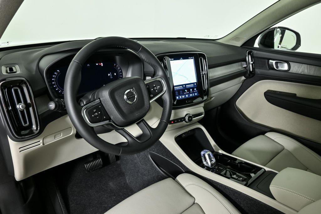 new 2026 Volvo XC40 car