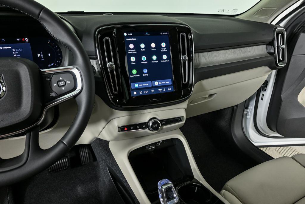 new 2026 Volvo XC40 car