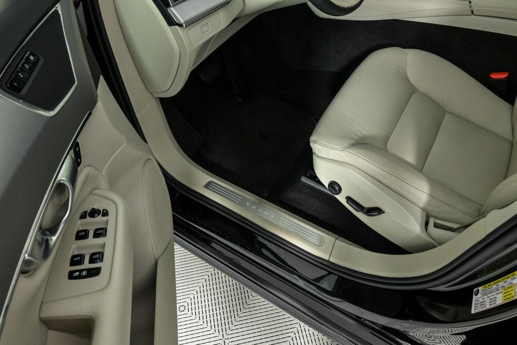 used 2024 Volvo XC90 car, priced at $43,243