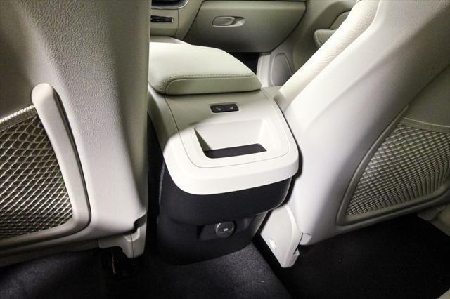 new 2025 Volvo XC60 car, priced at $55,360