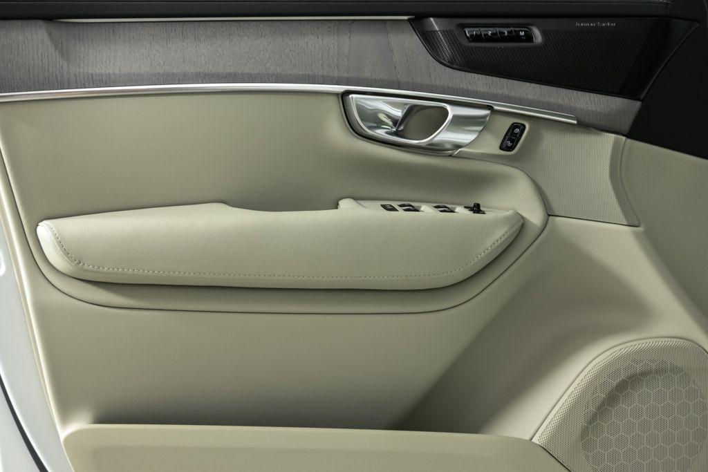 new 2026 Volvo XC90 Plug-In Hybrid car