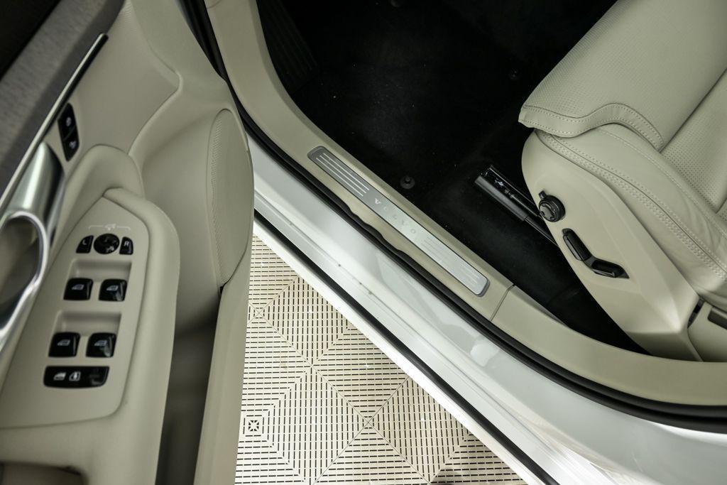 new 2026 Volvo XC90 Plug-In Hybrid car
