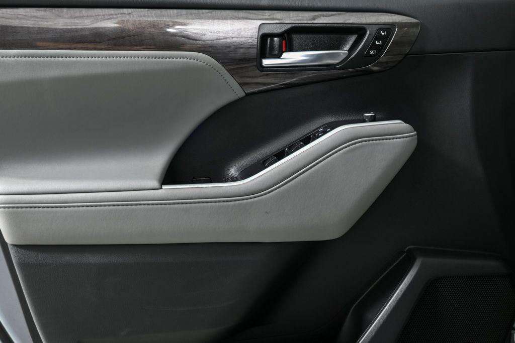 used 2021 Toyota Highlander Hybrid car, priced at $38,253