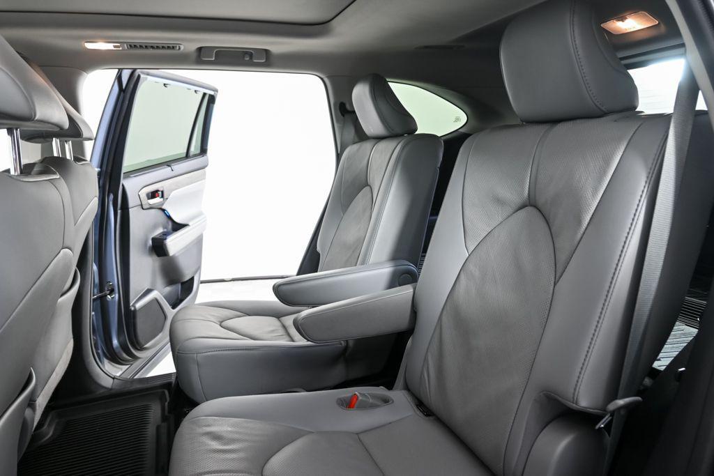 used 2021 Toyota Highlander Hybrid car, priced at $36,668