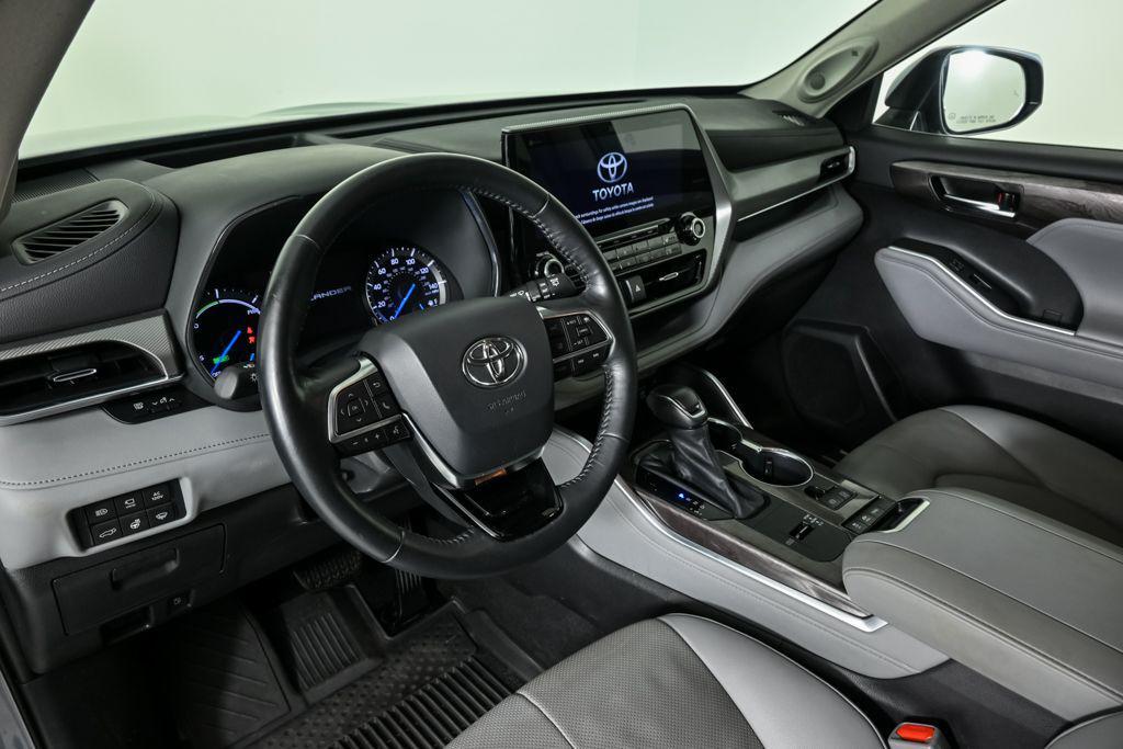 used 2021 Toyota Highlander Hybrid car, priced at $38,253