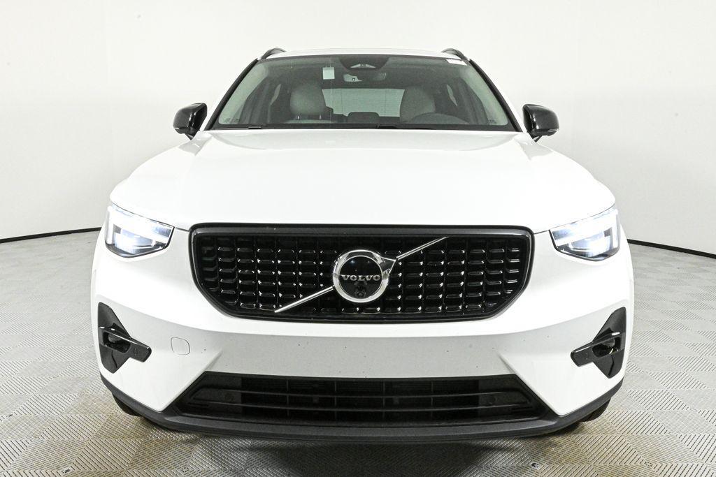 new 2025 Volvo XC40 car, priced at $41,909