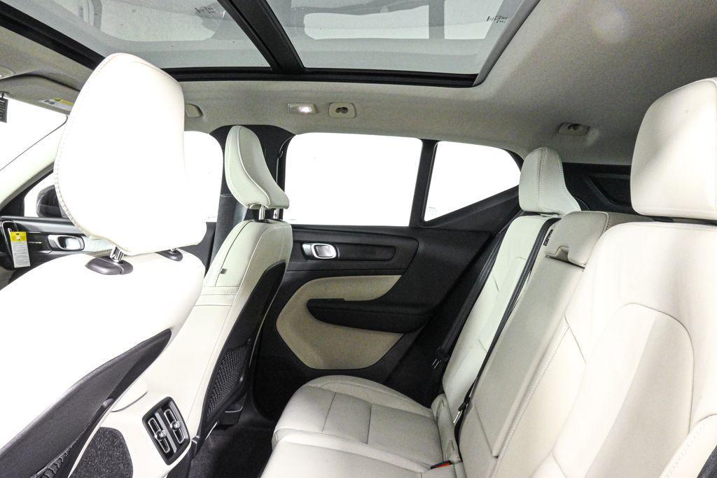 new 2025 Volvo XC40 car, priced at $41,909
