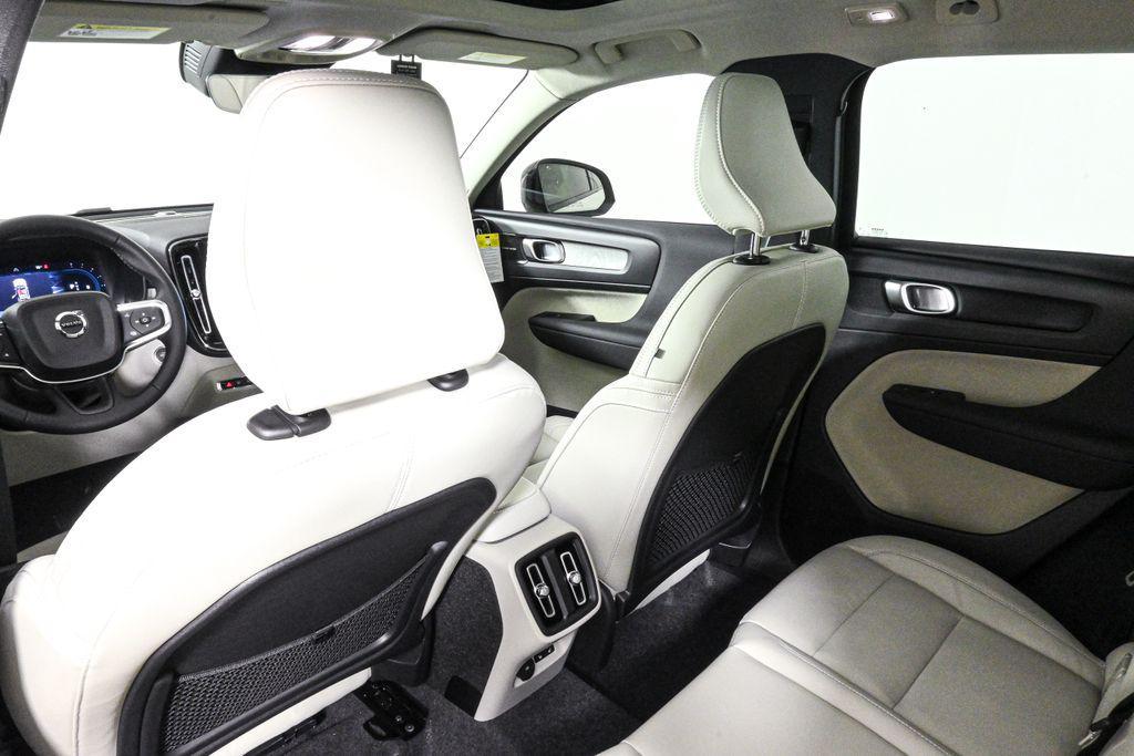 new 2025 Volvo XC40 car, priced at $41,909