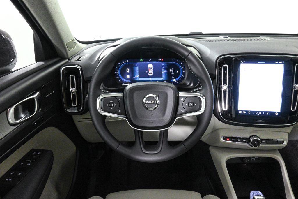 new 2025 Volvo XC40 car, priced at $41,909