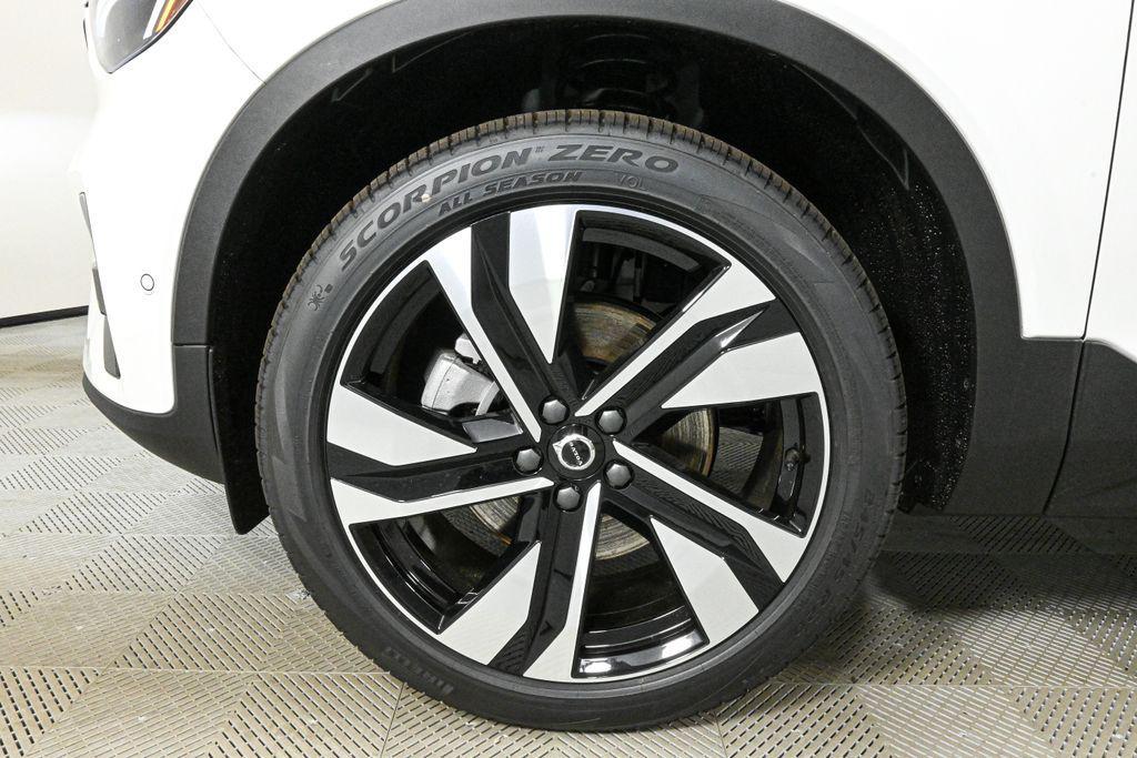 new 2025 Volvo XC40 car, priced at $41,909
