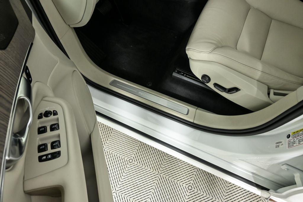 used 2024 Volvo XC90 Recharge Plug-In Hybrid car, priced at $51,656