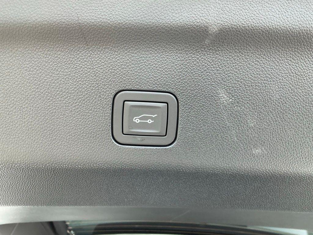 used 2025 GMC Yukon XL car, priced at $76,991