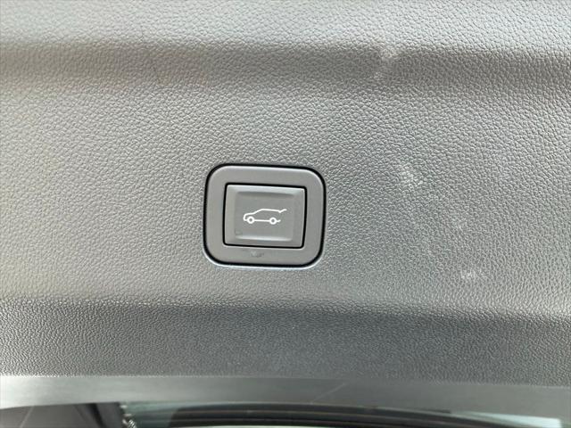 used 2025 GMC Yukon XL car, priced at $77,225
