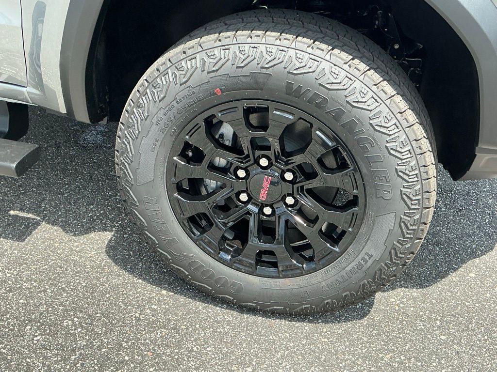 new 2026 GMC Canyon car, priced at $45,425