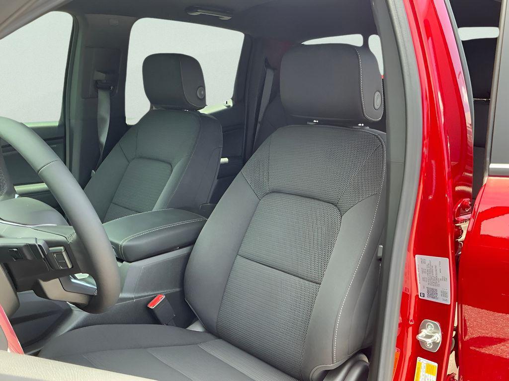 new 2025 GMC Canyon car, priced at $39,421