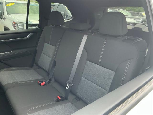 new 2025 GMC Acadia car, priced at $41,613