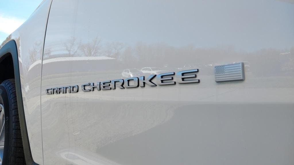 new 2025 Jeep Grand Cherokee car, priced at $34,375