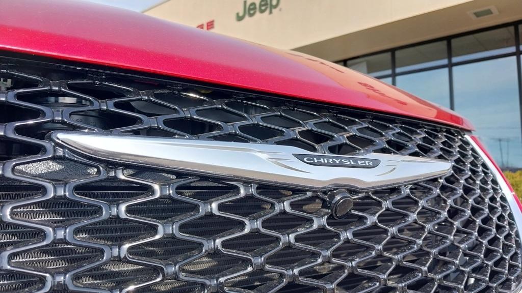 new 2025 Chrysler Pacifica car, priced at $37,140