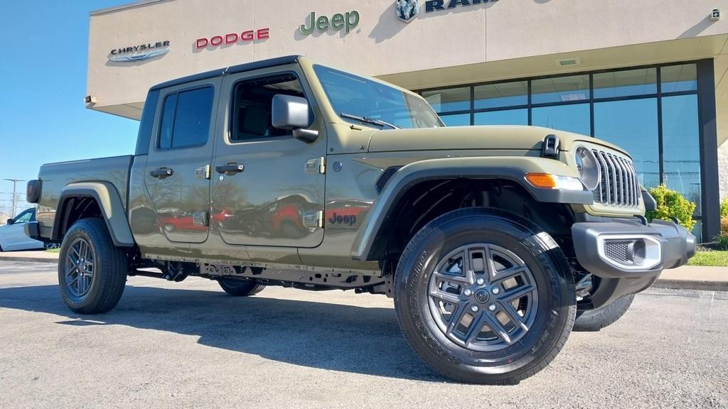 new 2025 Jeep Gladiator car, priced at $41,278