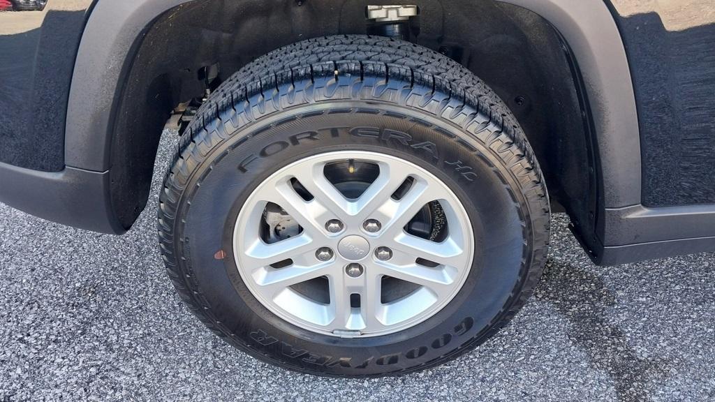 used 2023 Jeep Grand Cherokee car, priced at $31,523