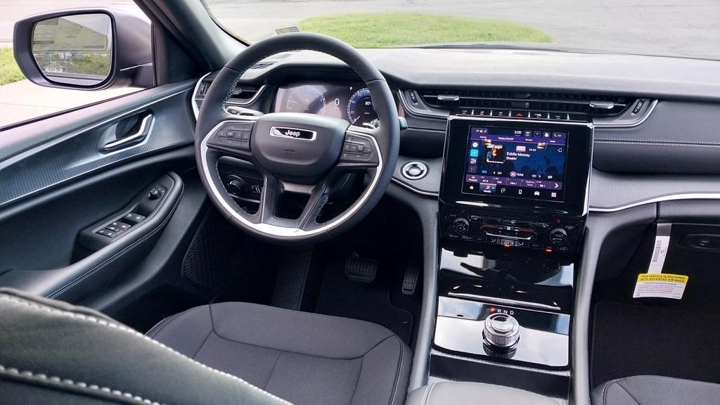 new 2025 Jeep Grand Cherokee car, priced at $38,170