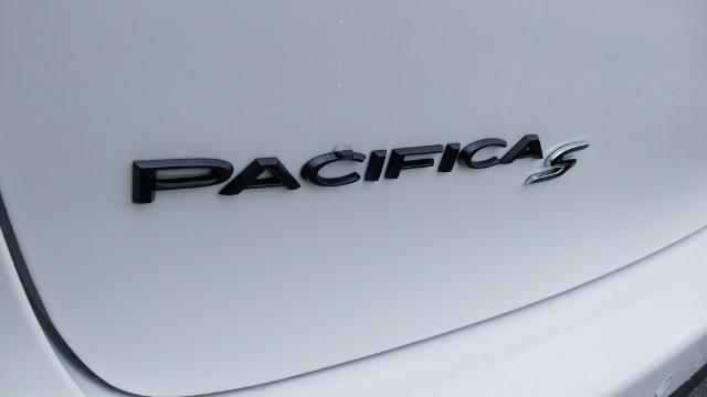 new 2024 Chrysler Pacifica Hybrid car, priced at $56,615