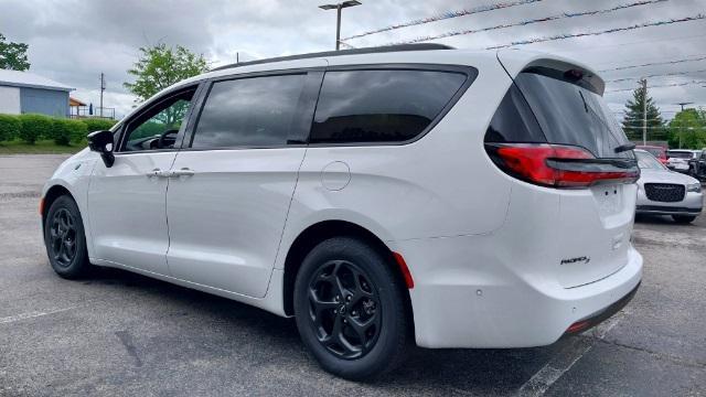 new 2024 Chrysler Pacifica Hybrid car, priced at $40,350