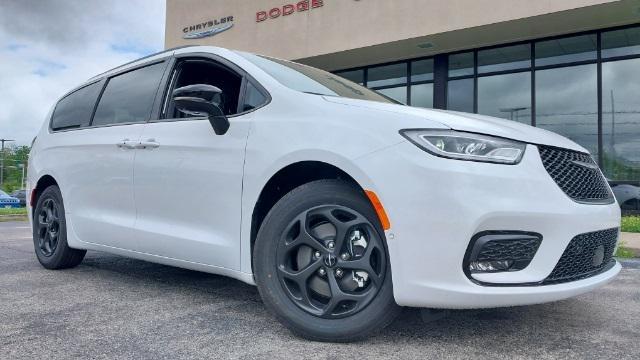 new 2024 Chrysler Pacifica Hybrid car, priced at $40,350