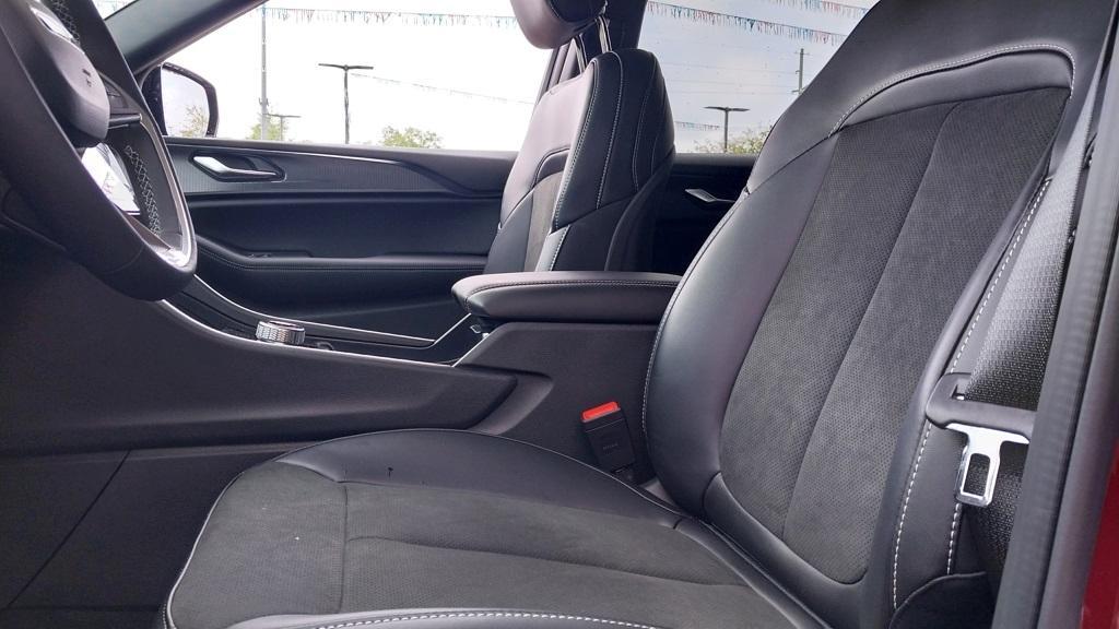 new 2025 Jeep Grand Cherokee L car, priced at $42,916
