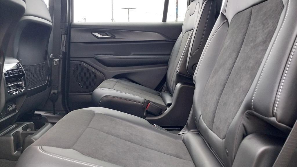 new 2025 Jeep Grand Cherokee L car, priced at $42,916