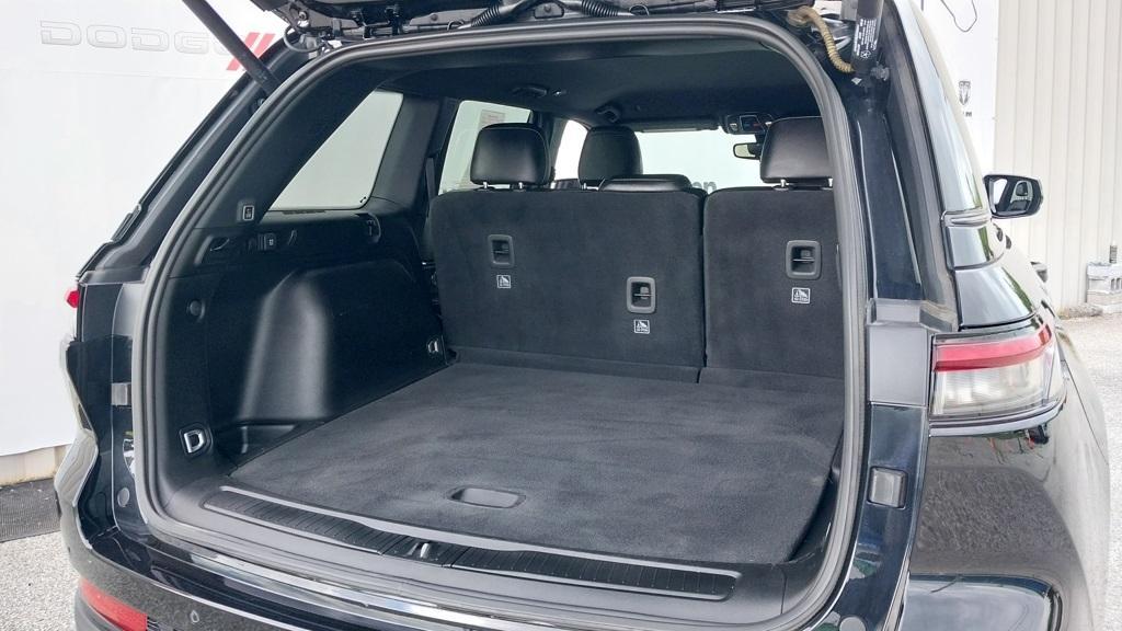 used 2022 Jeep Grand Cherokee car, priced at $31,995