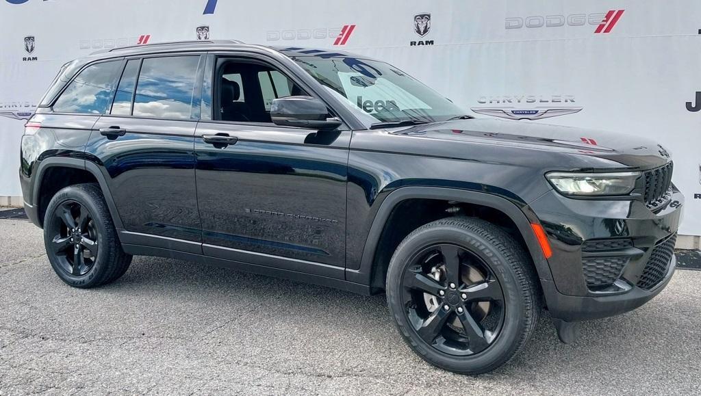 used 2022 Jeep Grand Cherokee car, priced at $31,995