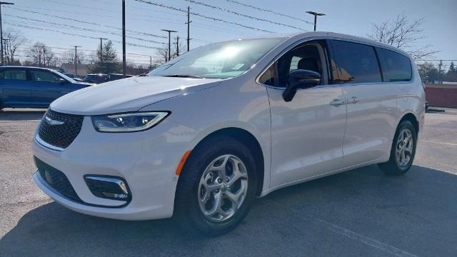 new 2024 Chrysler Pacifica car, priced at $51,645