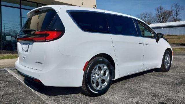 new 2024 Chrysler Pacifica car, priced at $51,645
