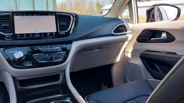 new 2024 Chrysler Pacifica car, priced at $51,645