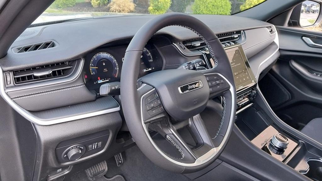 new 2025 Jeep Grand Cherokee car, priced at $37,314