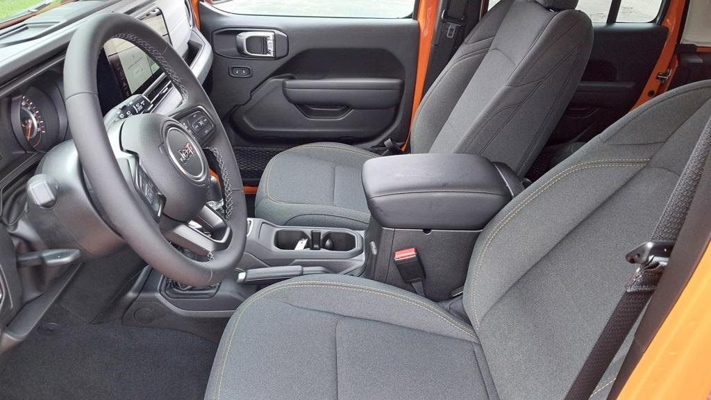 new 2025 Jeep Wrangler car, priced at $45,782