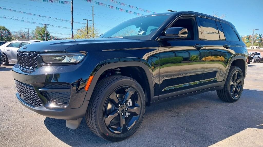 new 2025 Jeep Grand Cherokee car, priced at $45,175