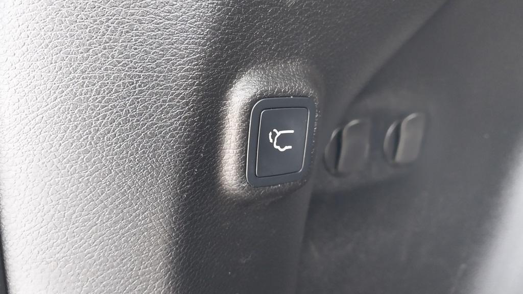 used 2022 Jeep Cherokee car, priced at $25,995