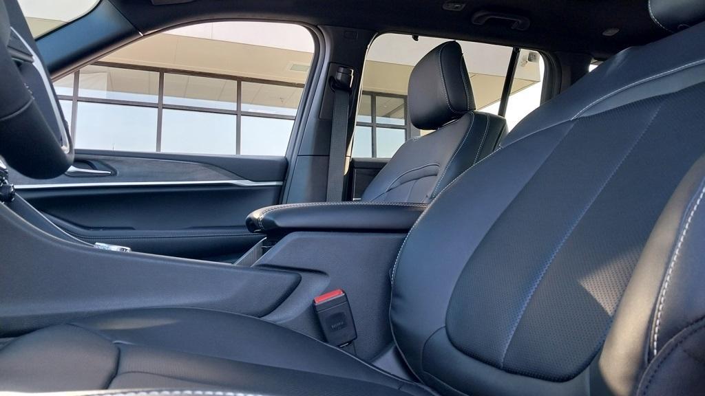 new 2025 Jeep Grand Cherokee car, priced at $45,160