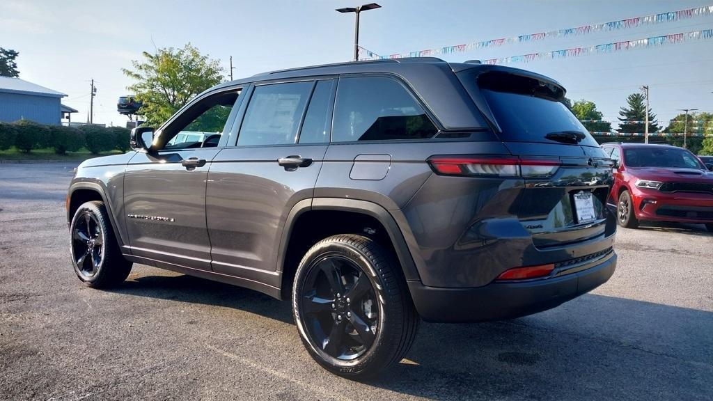 new 2025 Jeep Grand Cherokee car, priced at $45,160