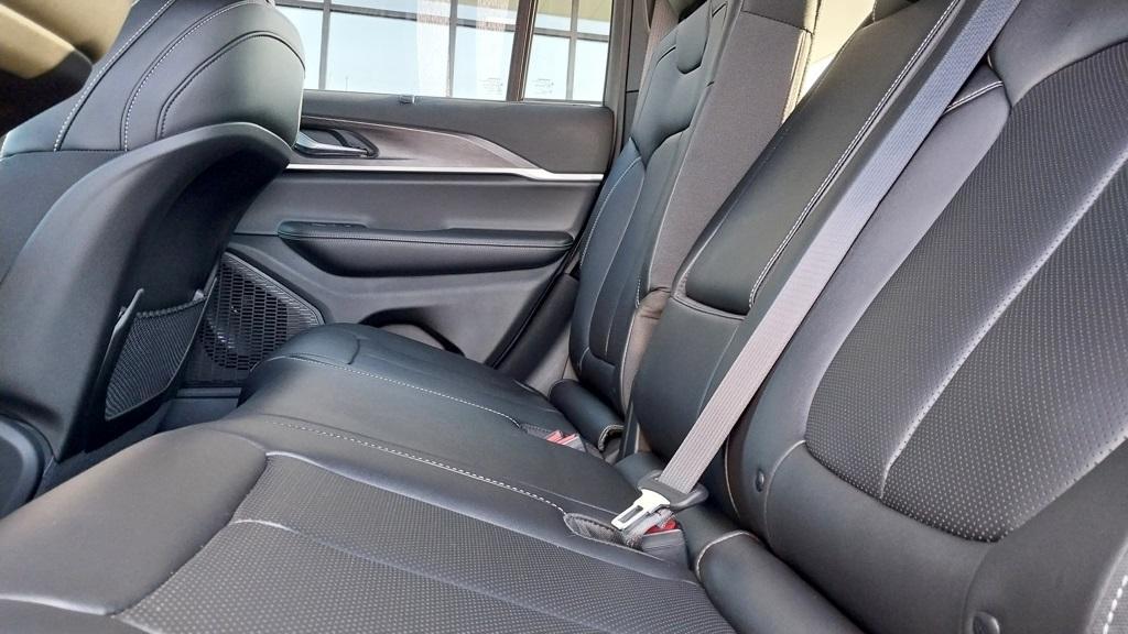 new 2025 Jeep Grand Cherokee car, priced at $45,160