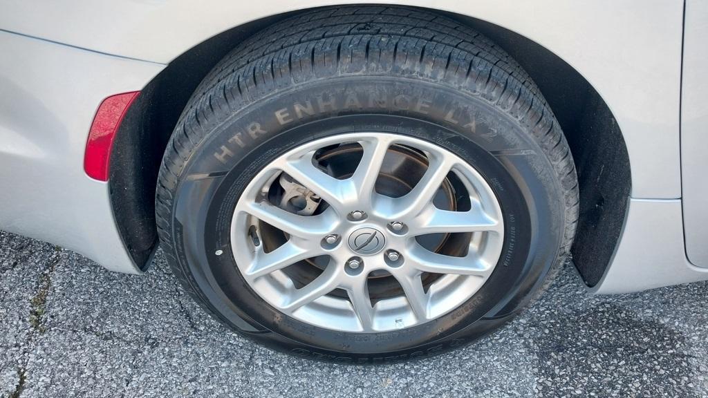 used 2023 Chrysler Pacifica car, priced at $24,995