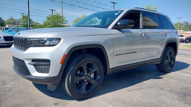 new 2024 Jeep Grand Cherokee car, priced at $41,000