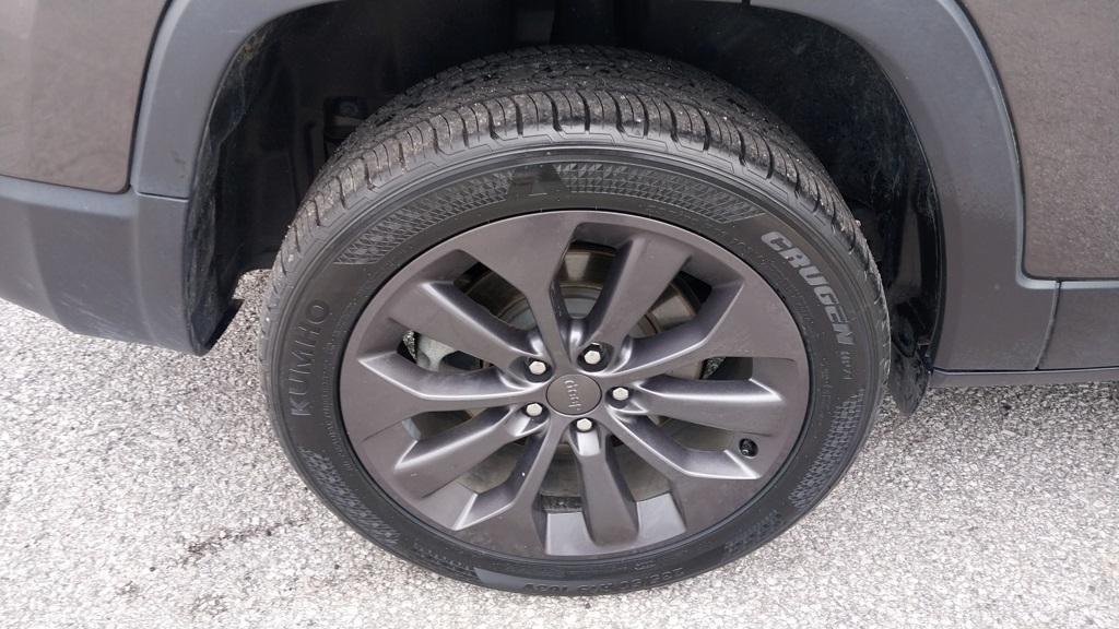 used 2021 Jeep Cherokee car, priced at $19,675
